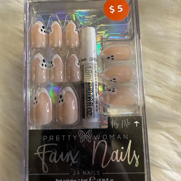 🩷5/$10 Pretty Woman Faux Nails with Ghost Design - Picture 1 of 5